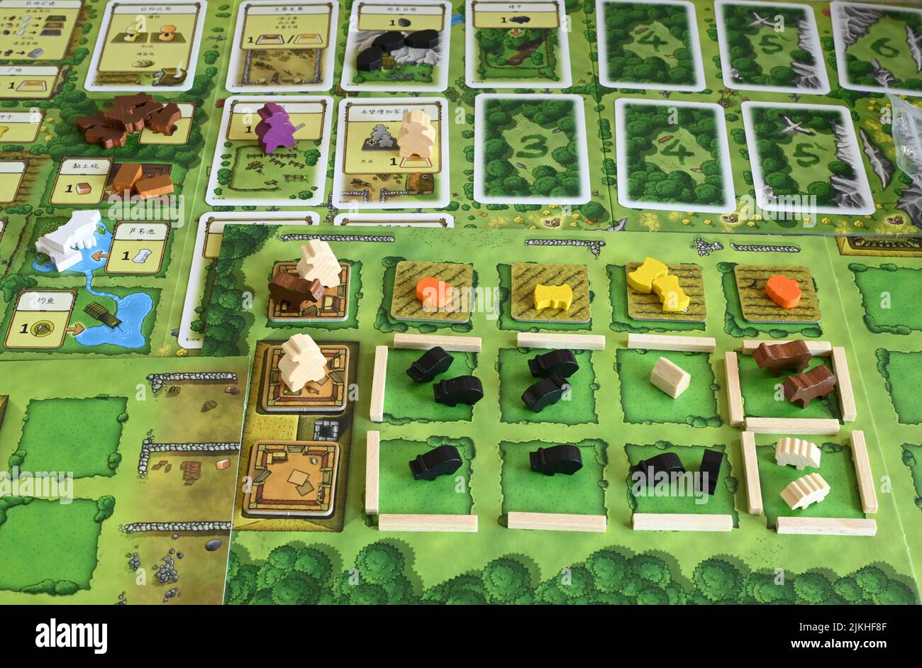 Un primo piano del gioco da tavolo agricola, con figure Foto Stock