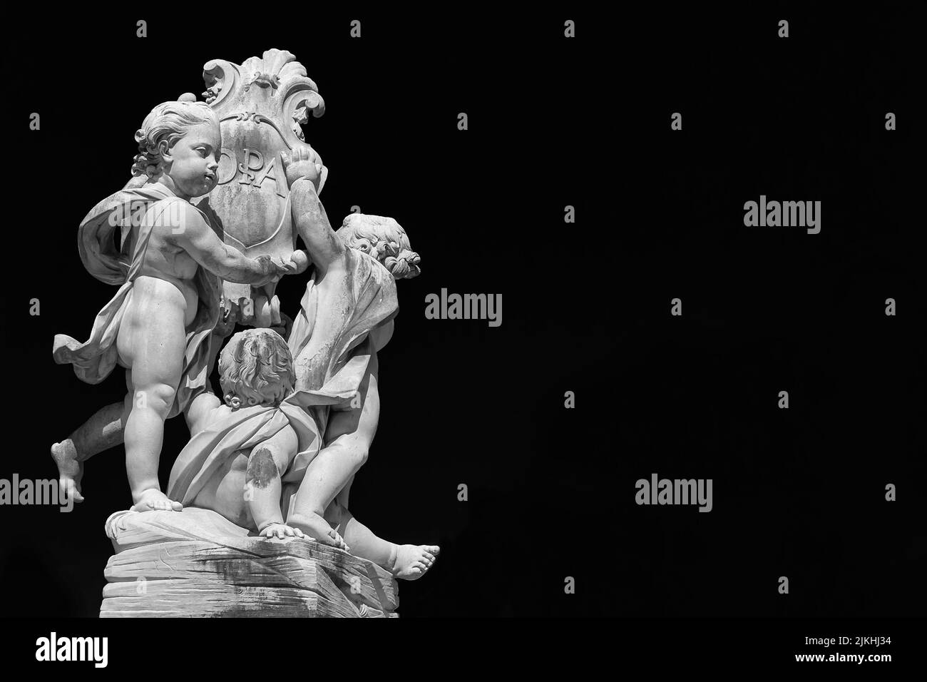 Fontana dei Putti, eretta nel 1765 di fronte alla asciuga pendente di Pisa (Bianco e Nero con spazio per la copia) Foto Stock