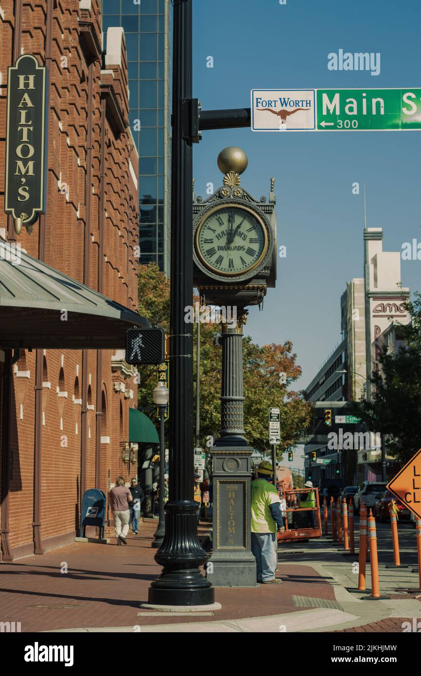 L'orologio Haltom sulla strada principale di Forth Worth, Texas Foto Stock