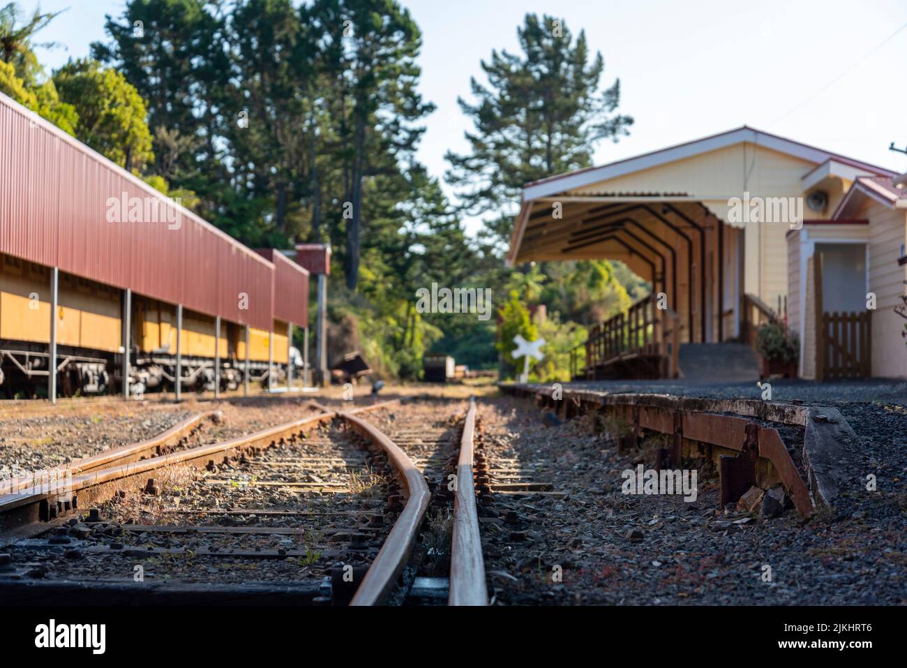 Vecchia stazione ferroviaria industriale a Rotowaro, Nuova Zelanda Foto Stock