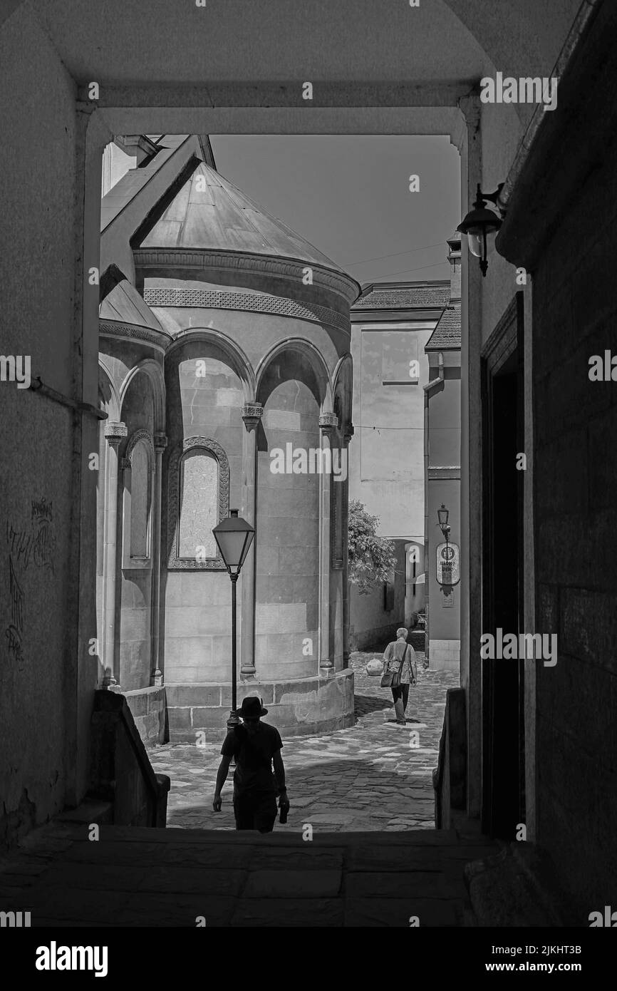 persona in chiesa Foto Stock