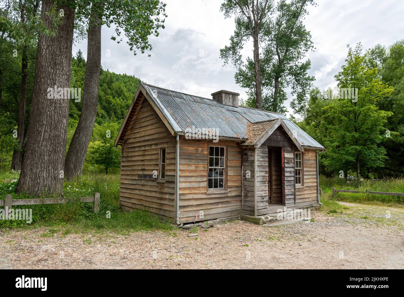 Antica casa di legno ad Arrowtown, Isola del Sud della Nuova Zelanda Foto Stock