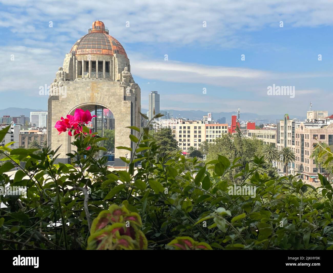 Una bella vista del Monumento alla Rivoluzione (Monumento a la Revolucion), un punto di riferimento commemorativo della Rivoluzione messicana, Città del Messico Foto Stock