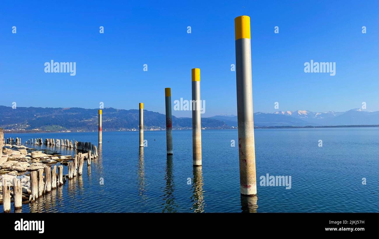 Il faro Bodensee Lindau e l'ingresso bavarese al porto dei leoni Foto Stock