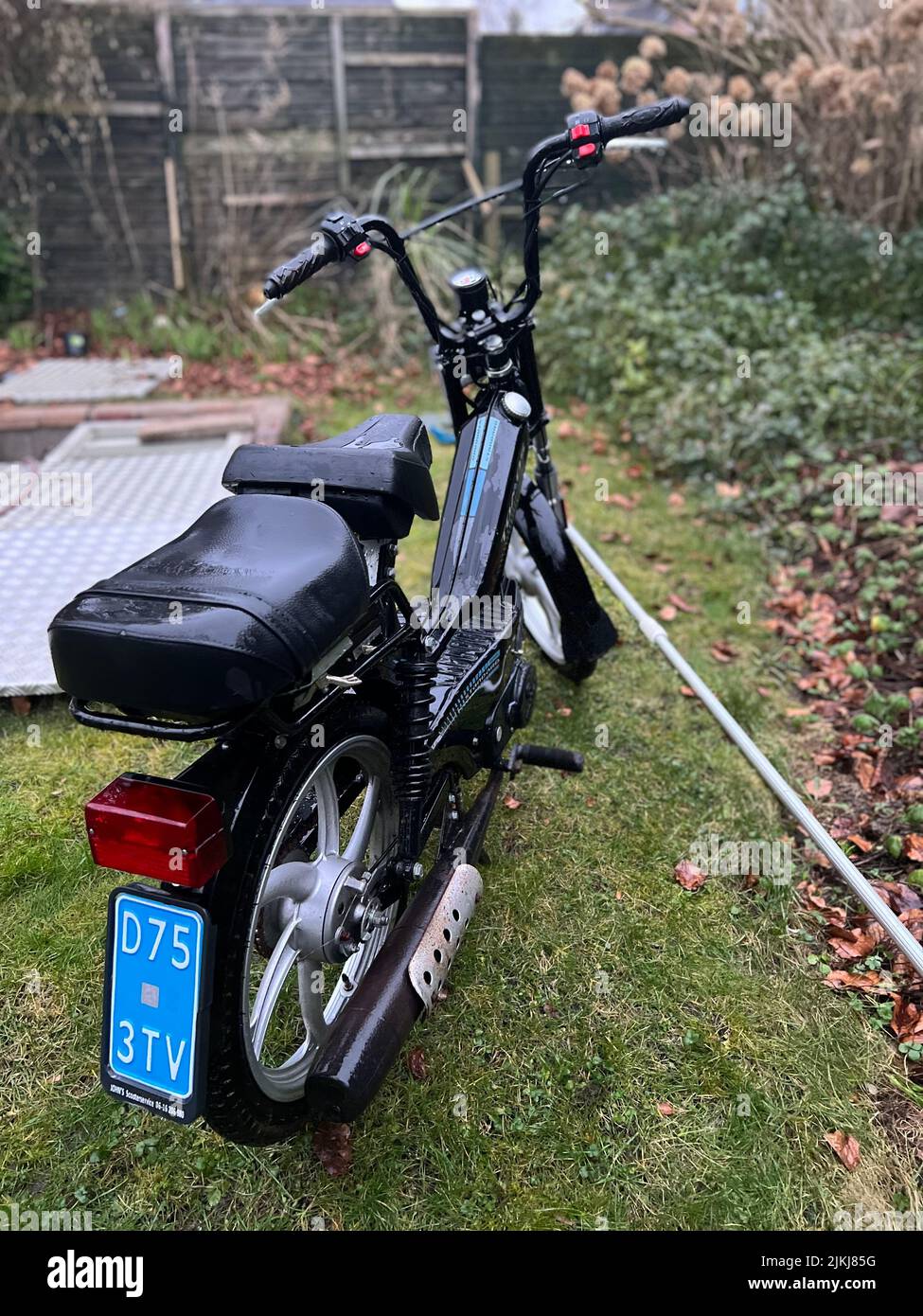 Un bellissimo scooter Tomos snor recentemente lavato Foto Stock