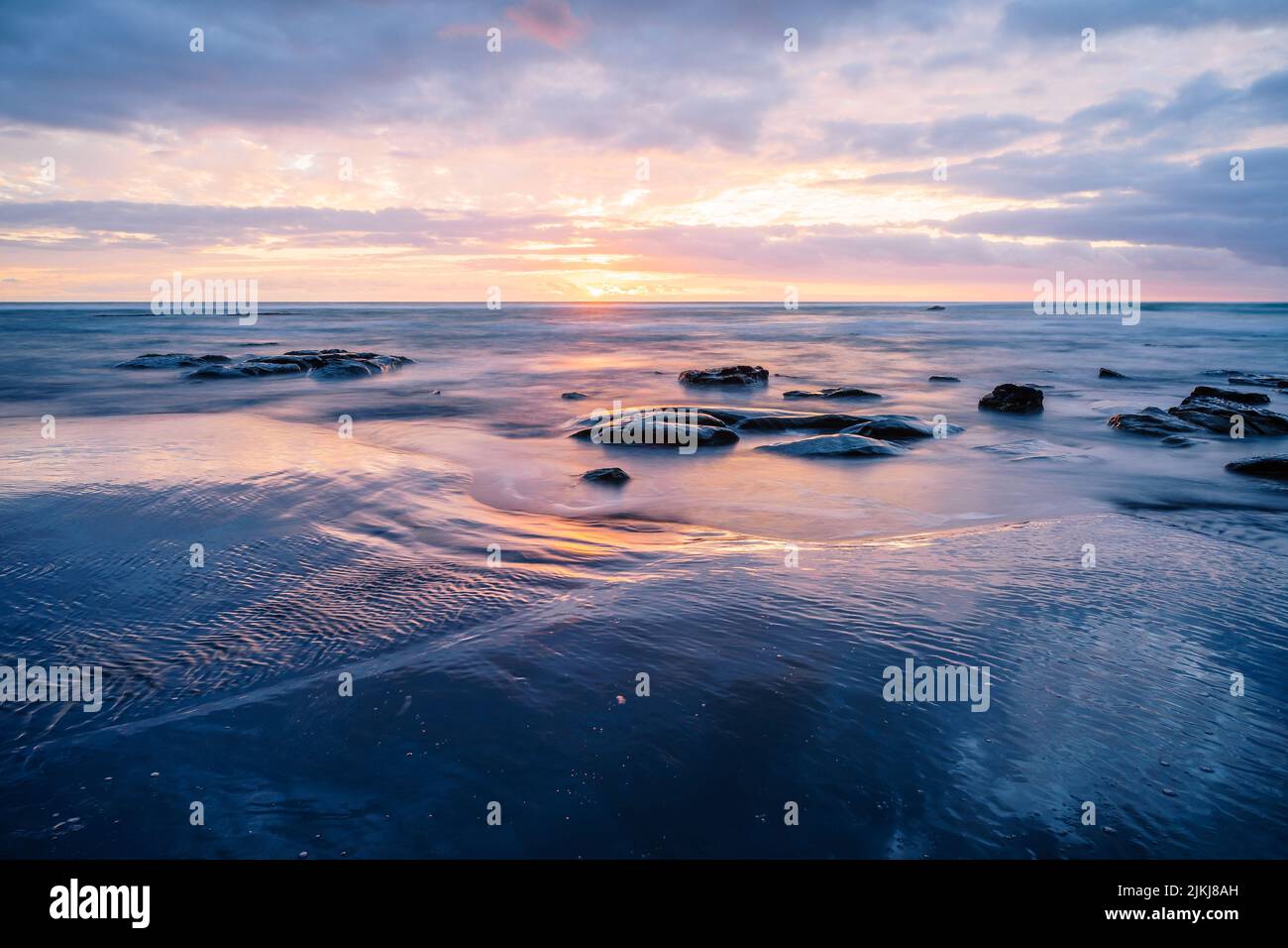 Le tre Sorelle e la roccia dell'Elefante, Tongaporutu, Nuova Zelanda Foto Stock