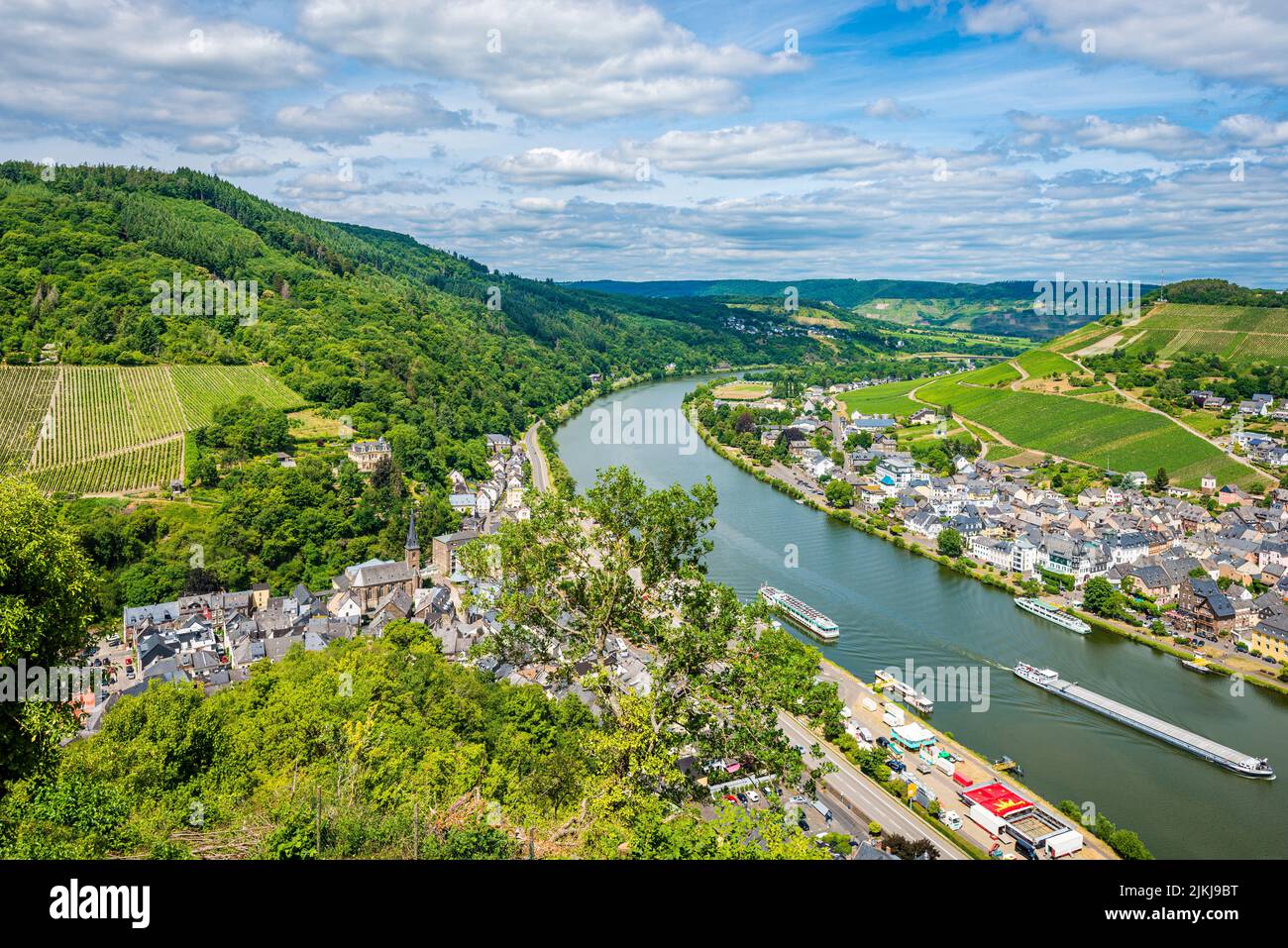Anello della Mosella vicino Traben-Trarbach, sul pianoro di fronte era la fortezza Mont Royal, vista dal Grevenburg, Foto Stock