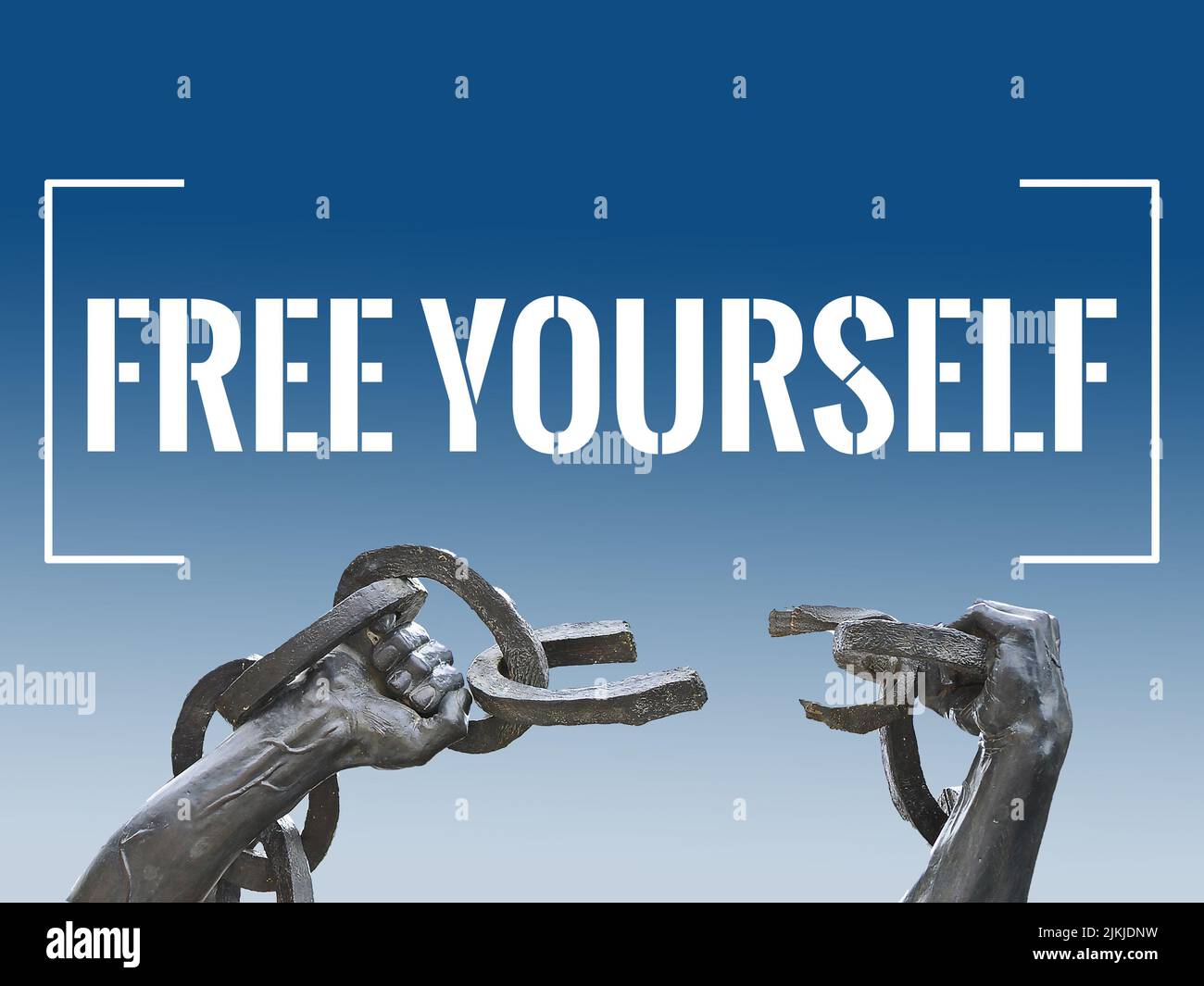 La parte superiore della Statua della libertà in Zambia con un testo di colore bianco 'Freedom' su sfondo blu Foto Stock