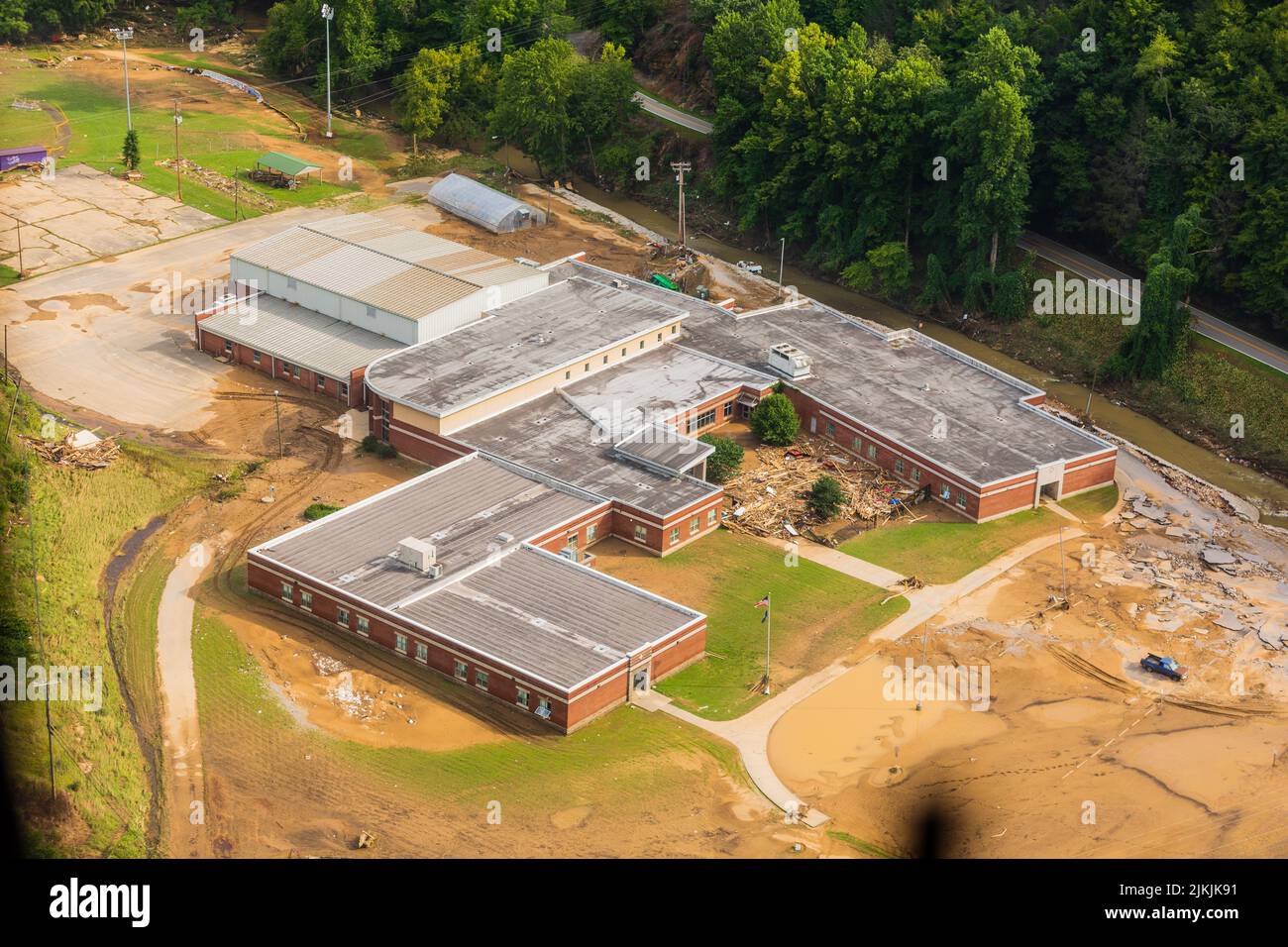Frankfort, Stati Uniti d'America. 30 luglio 2022. Il team di elicotteri della Guardia Nazionale del Kentucky effettua un sorvolo per valutare le aree effettuate dalle acque di alluvione dopo che le piogge record sono cadute nel Kentucky Orientale uccidendo almeno 35 persone e costringendo l'evacuazione di migliaia di persone, il 30 luglio 2022 a Frankfort, Kentucky. Credito: SPC. Danielle Sturgill/Kentucky National Guard/Alamy Live News Foto Stock