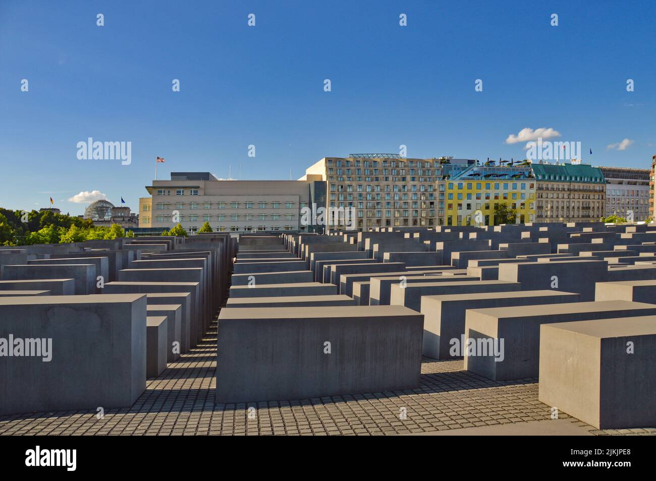 Una piazza con un monumento dedicato alle vittime dell'olocausto a Berlino, in Germania Foto Stock