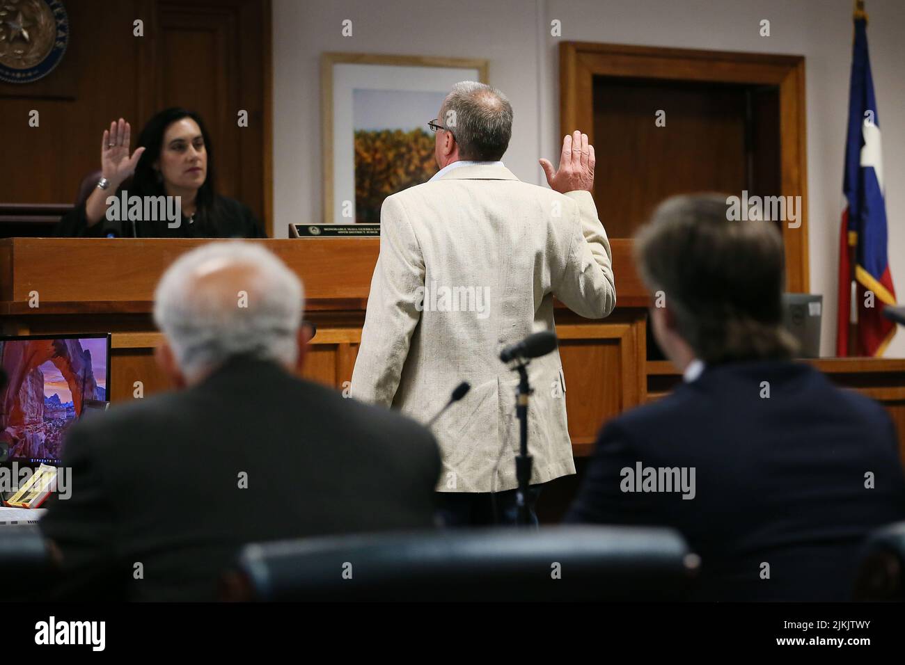 Austin, Texas, Stati Uniti. 2nd ago 2022. NEIL HESLIN, padre di 6 anni Sandy Hook sparando vittima Jesse Lewis, è giurato in presso il tribunale della contea di Travis martedì 2 agosto 2022, ad Austin per il processo contro Alex Jones. Jones è stato trovato per aver diffamato i genitori di uno studente Sandy Hook per aver chiamato l'attacco una bufala. (Credit Image: © Briana Sanchez via ZUMA Press Wire) Foto Stock