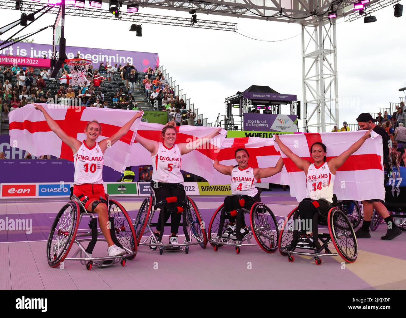 Amy Conroy, Jade Atkin, Charlotte Moore e Joy Haizelden in Inghilterra festeggiano dopo aver vinto il Bronze a Smithfield il quinto giorno dei 2022 Giochi del Commonwealth a Birmingham. Data foto: Martedì 2 agosto 2022. Foto Stock