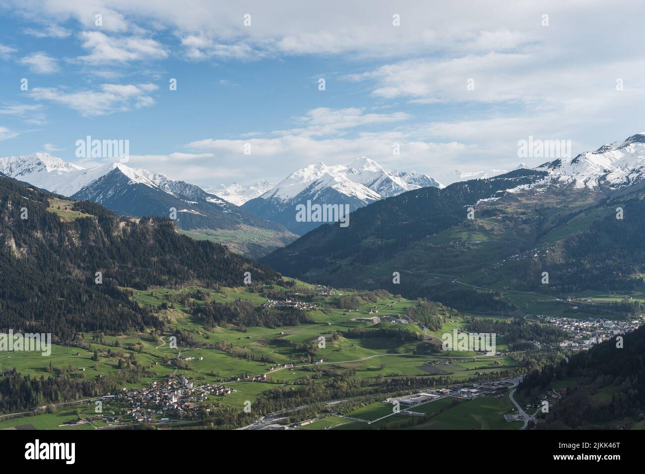 Una foto di tumuli a Falera, un comune della regione di Surselva, Svizzera Foto Stock