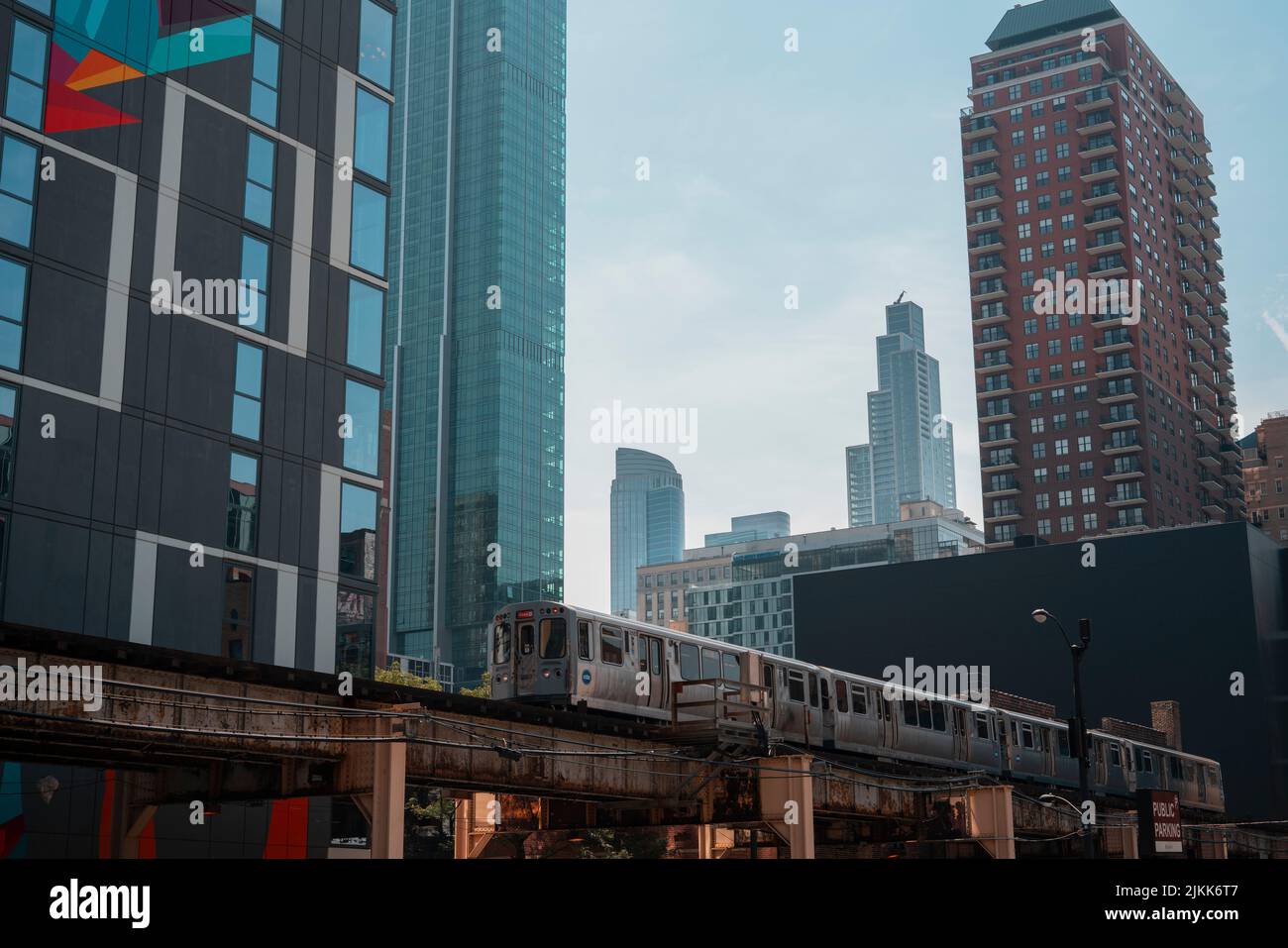 Un bellissimo scatto di un treno a Chicago Foto Stock
