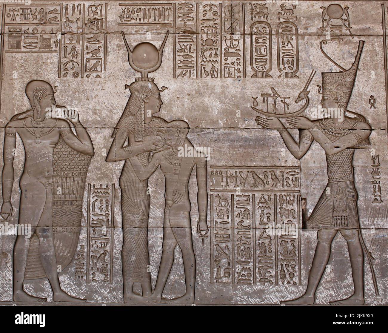 LA DEA HATHOR NEL TEMPIO EGIZIO DI DENDARA Foto Stock
