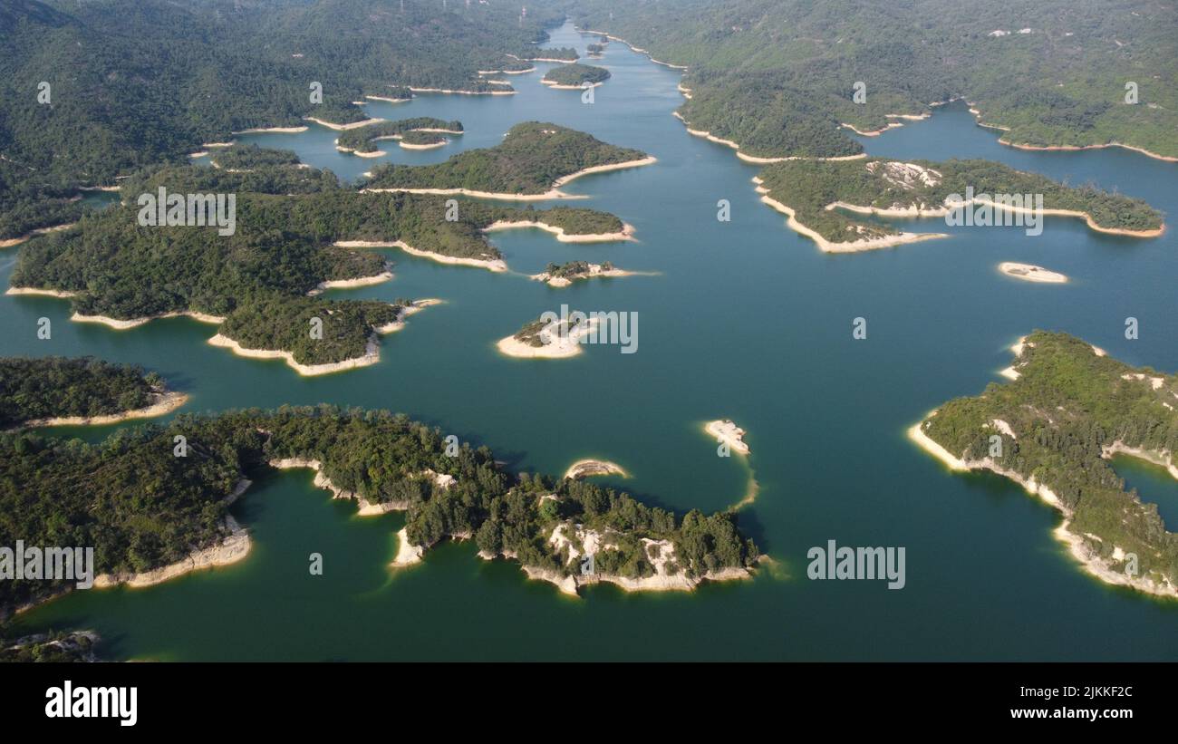 Una vista aerea del Lago Thousand-Island nel serbatoio di Tai Lam Chung, Hong Kong Foto Stock