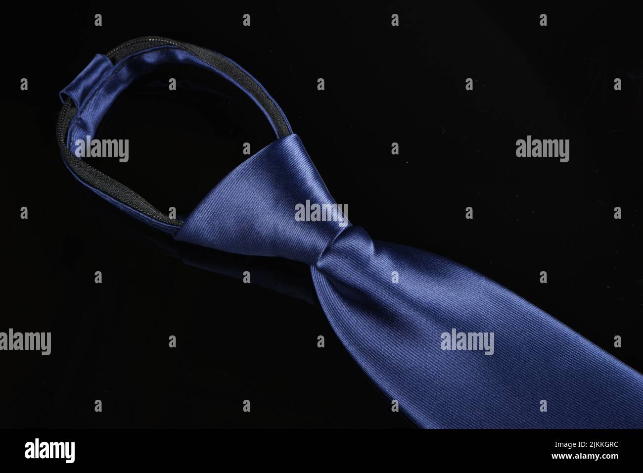 Cravatta con cerniera immagini e fotografie stock ad alta risoluzione -  Alamy