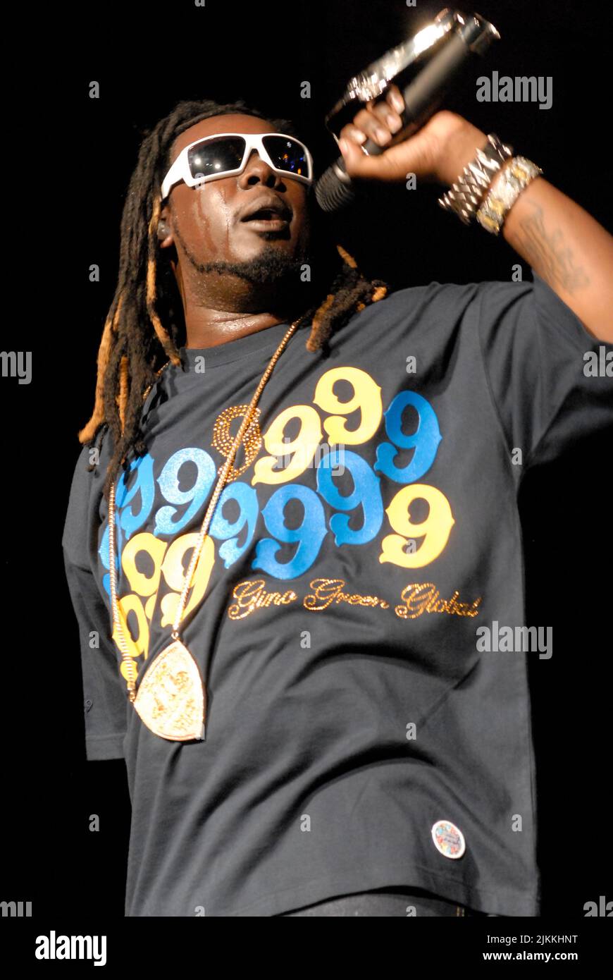 Un'immagine verticale del famoso rapper T-Pain che si esibisce all'ex anfiteatro Gibson di Universal City Foto Stock