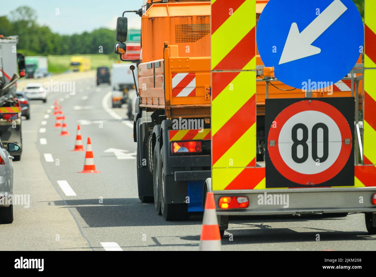 Austrian Highway Road Constructions Site and Equipment. Sostituzione della pavimentazione stradale asfaltata. Settore dei trasporti. Foto Stock