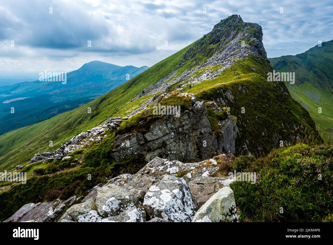 Il Nantlle Ridge, una passeggiata sul crinale di montagna a Snowdonia, Galles del Nord, Regno Unito Foto Stock