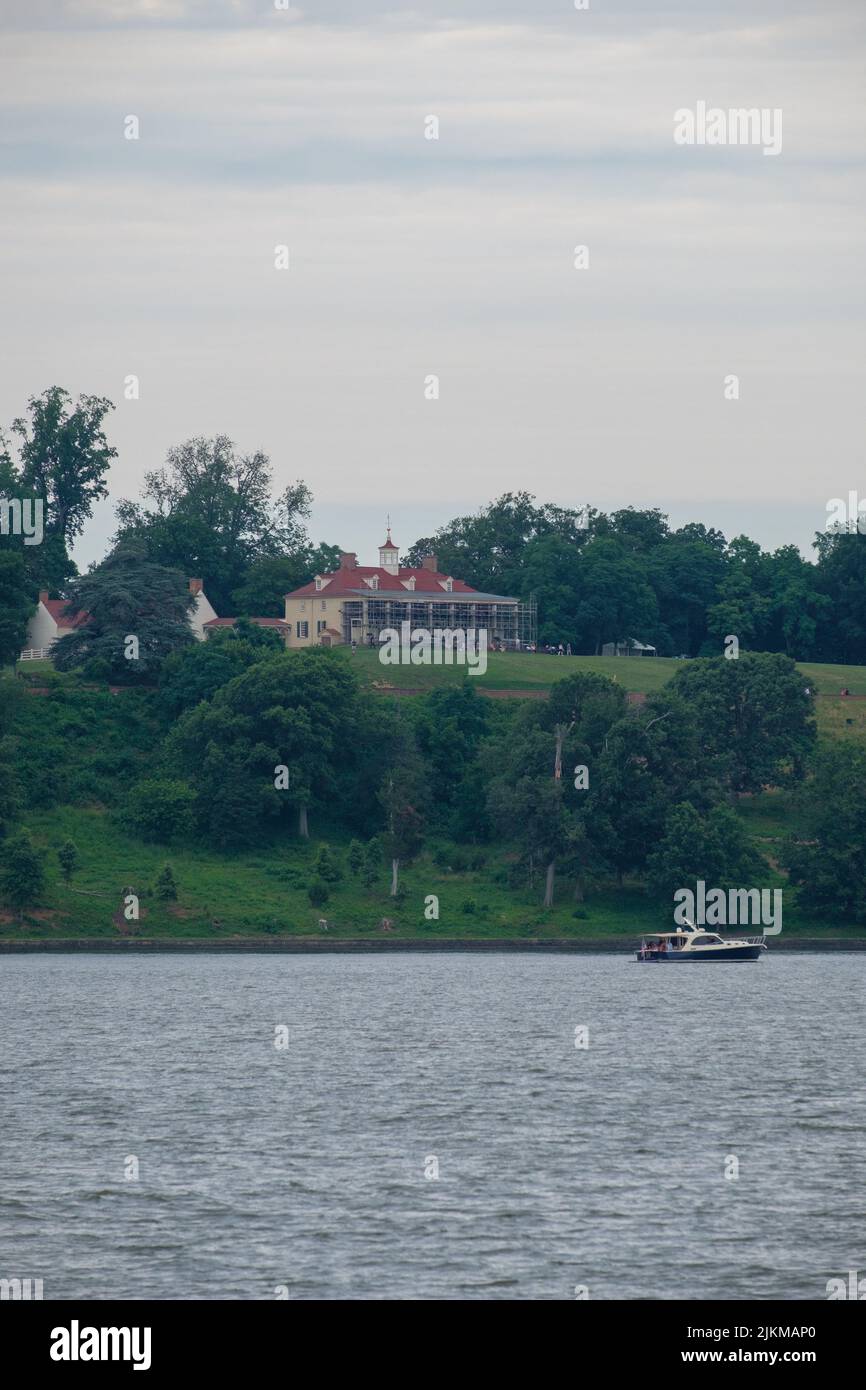Vista del Monte Vernon di George Washington dal fiume Potomac Foto Stock