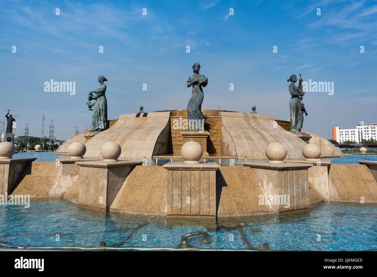 Vista di un giorno delle statue presso la fontana in piazza Vladimir a Stavropol, Russia Foto Stock