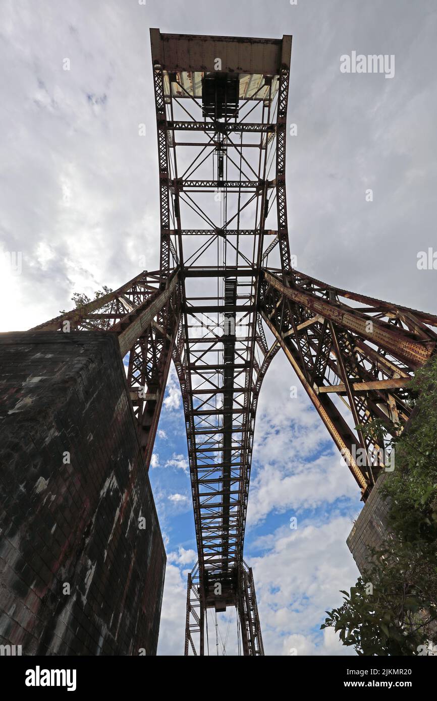 Warrington storico ponte di trasporto, sul fiume Mersey a Bank Quay , Crosfields Transporter Bridge, Cheshire, Inghilterra, Regno Unito Foto Stock