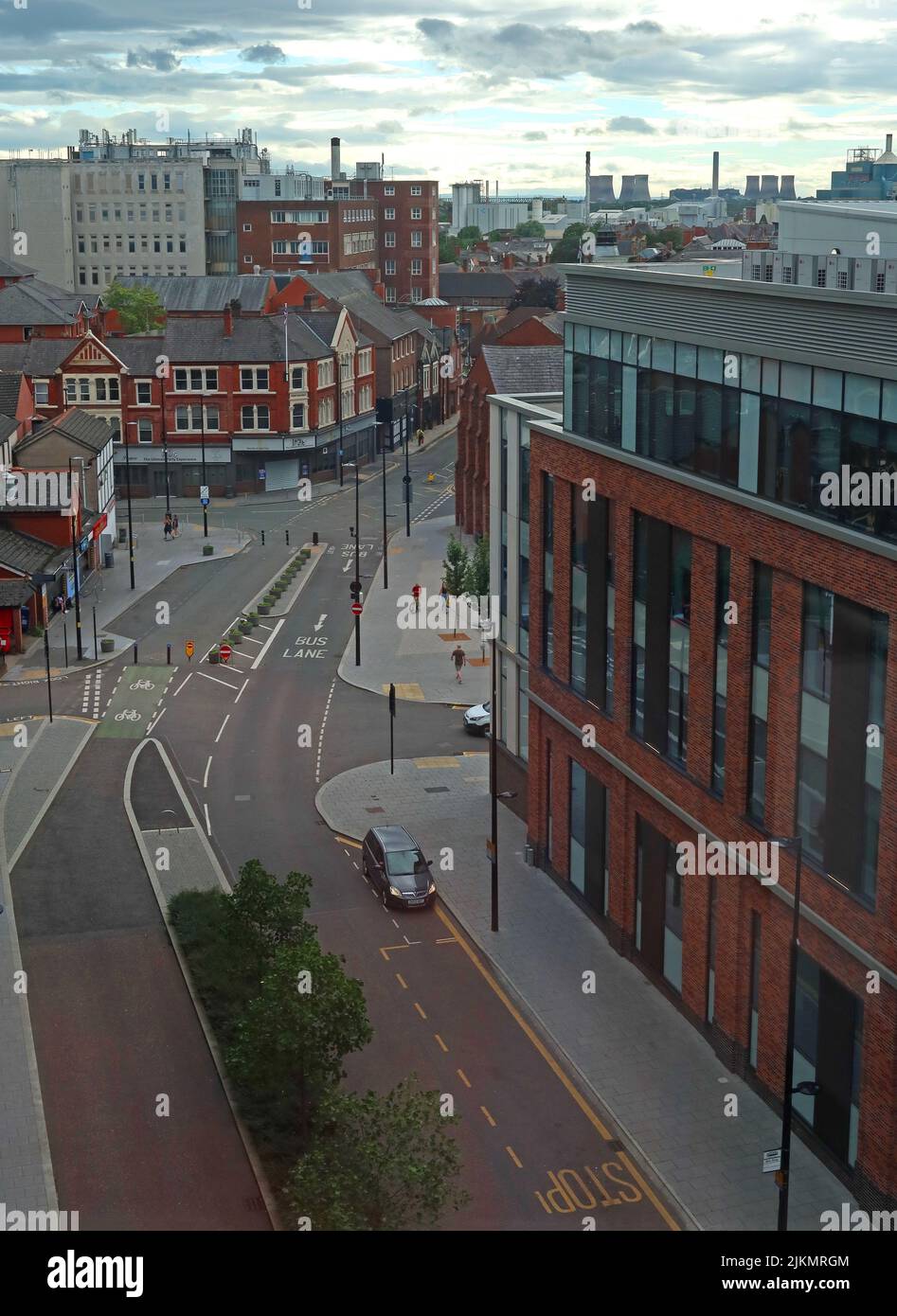 Warrington Town Center guardando verso ovest verso Fiddlers Ferry, Penketh e Widnes, Cheshire, Inghilterra, Regno Unito Foto Stock