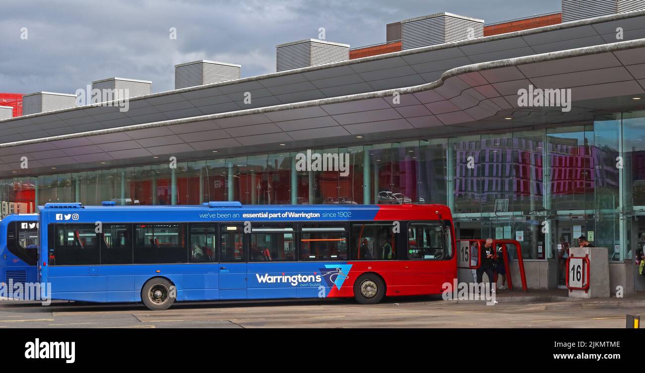 Warrington Interchange, stazione degli autobus, Winwick Street, Warrington, Cheshire, Inghilterra, WA1 Foto Stock