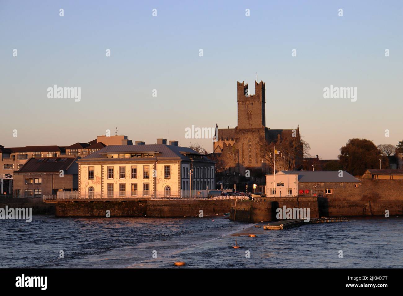 Una splendida vista sulla cattedrale di St Marys sul mare a Limerick City, Irlanda Foto Stock