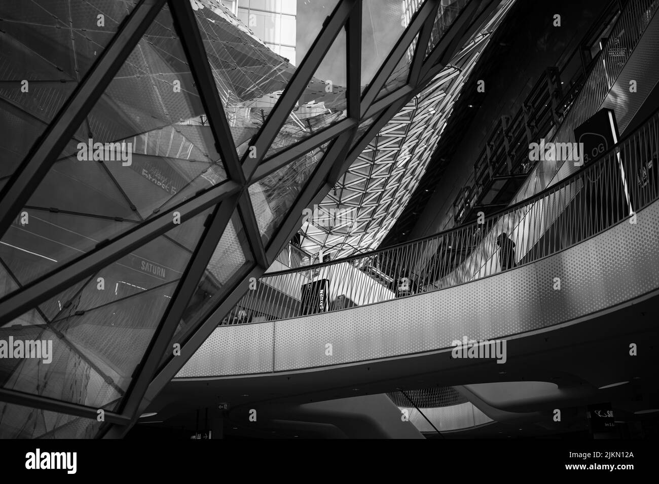 Un'immagine in bianco e nero di un moderno edificio a Francoforte Foto Stock