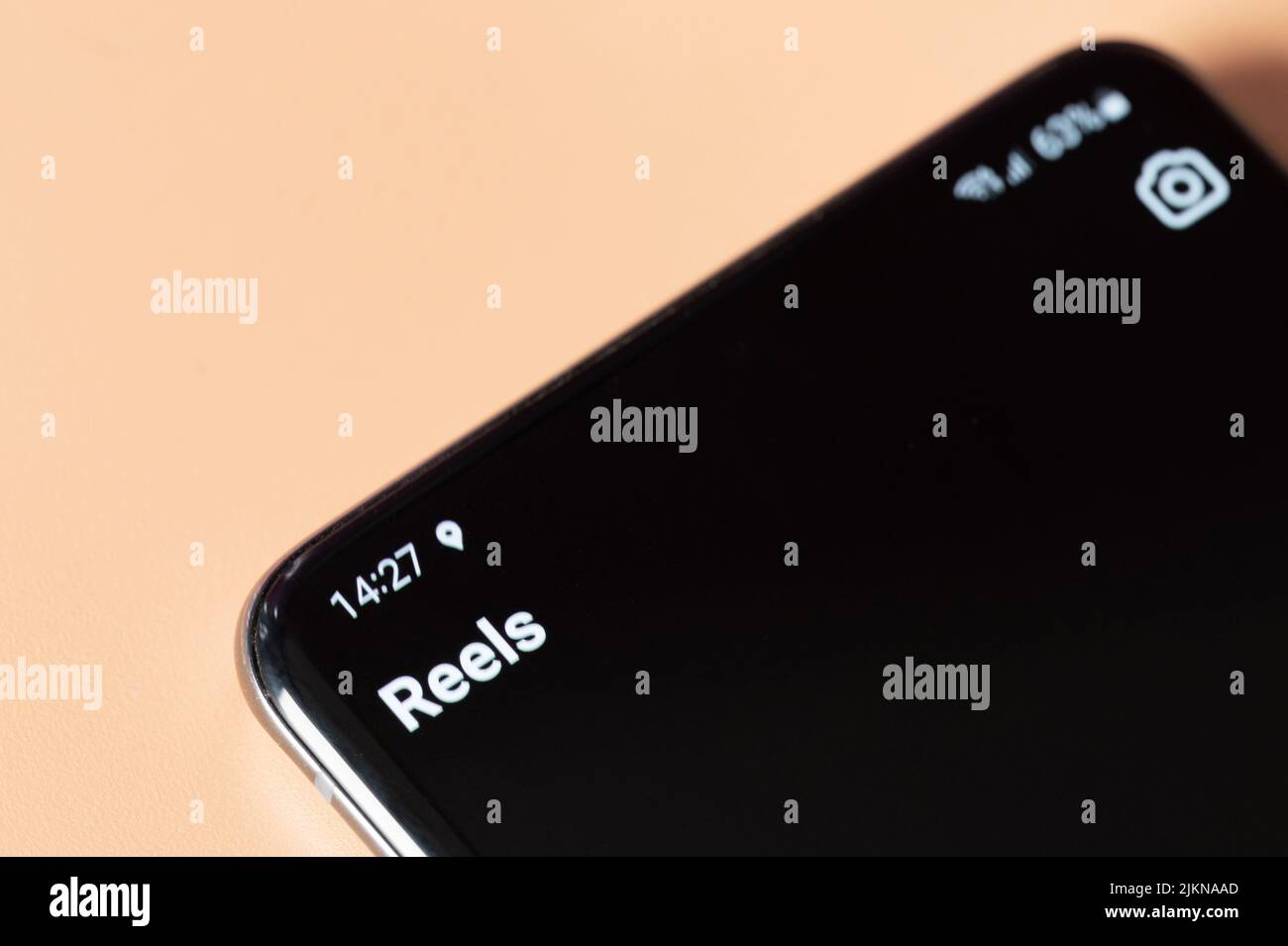 New york, USA - 2 agosto 2022: Servizio video Facebook reel sullo schermo dello smartphone in primo piano Foto Stock