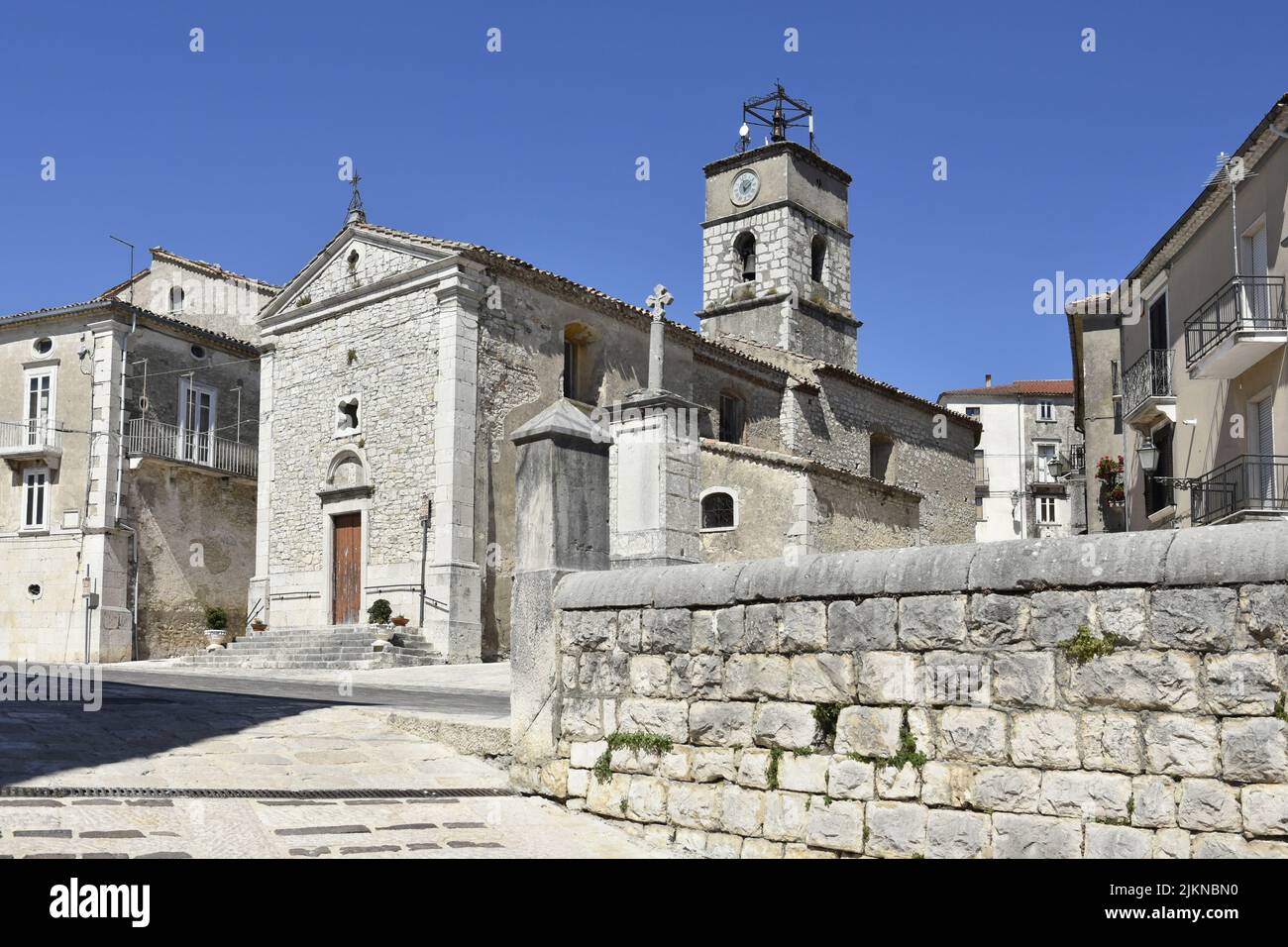 Una strada nel villaggio di Santa Croce del Sannio in Campania Foto Stock