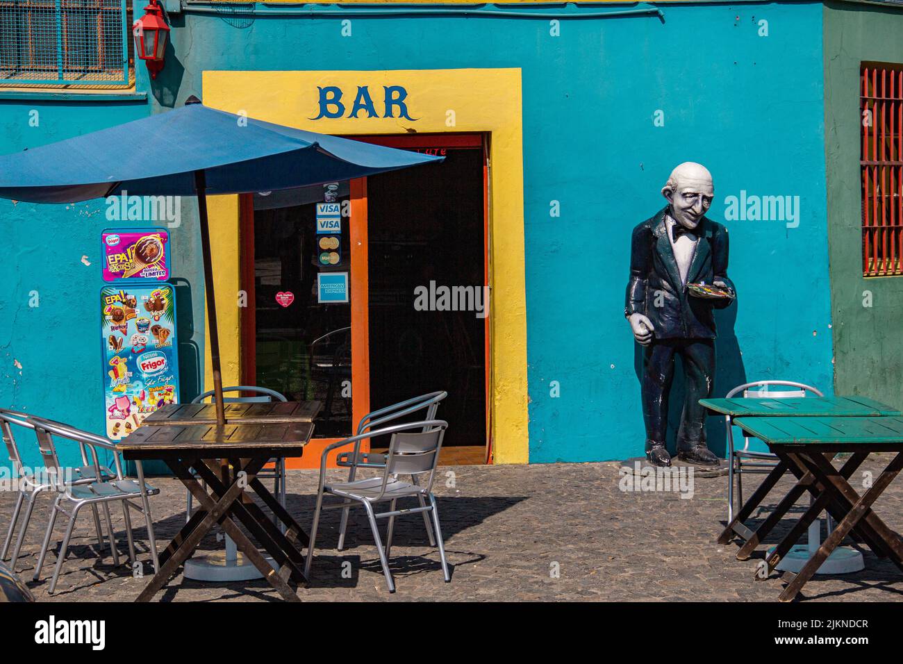Una foto di la Boca, uno dei luoghi più turistici di Buenos Aires con le sue caratteristiche case colorate Foto Stock