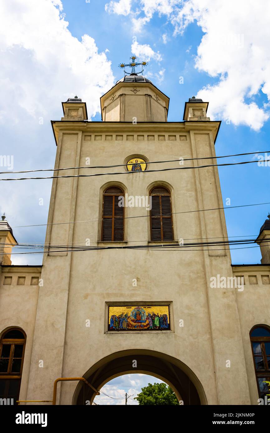 Dettagli architettonici, bella vista di una chiesa ortodossa monastero vicino a Bucarest, Romania, 2021 Foto Stock