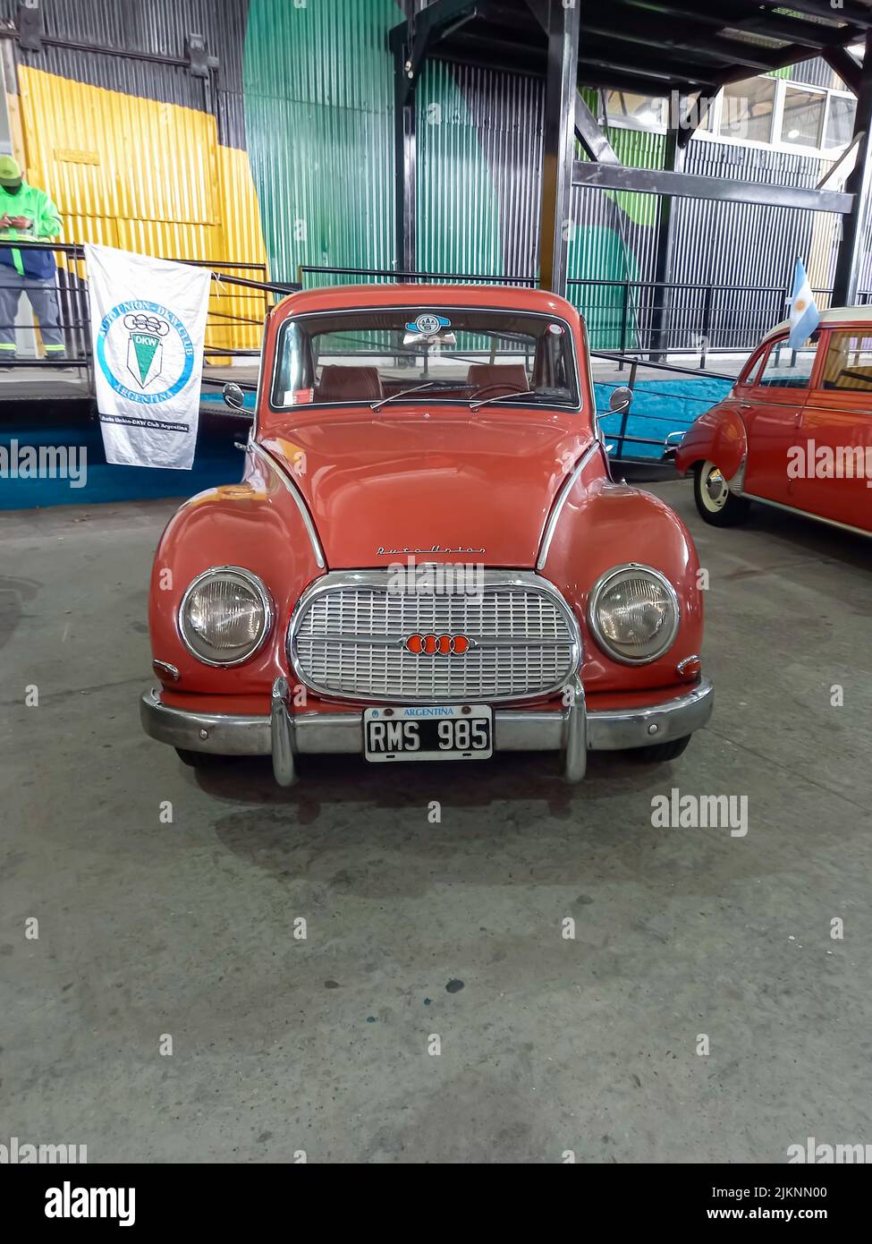 Avellaneda, Argentina - Apr 3, 2022: Old Orange Auto Union DKW 1000 S quattro porte berlina 1960-1970 parcheggiato in un deposito. Vista frontale. Auto classiche Foto Stock