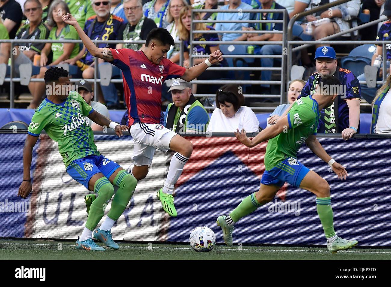 Seattle, Washington, Stati Uniti. 02 agosto 2022: Centrocampista di Seattle Sounders Léo ChÃº (23) durante la partita di calcio MLS tra il FC Dallas e il Seattle Sounders FC al Lumen Field di Seattle, WA. Seattle sconfisse Dallas 1-0. Steve Faber/CSM Credit: CAL Sport Media/Alamy Live News Foto Stock