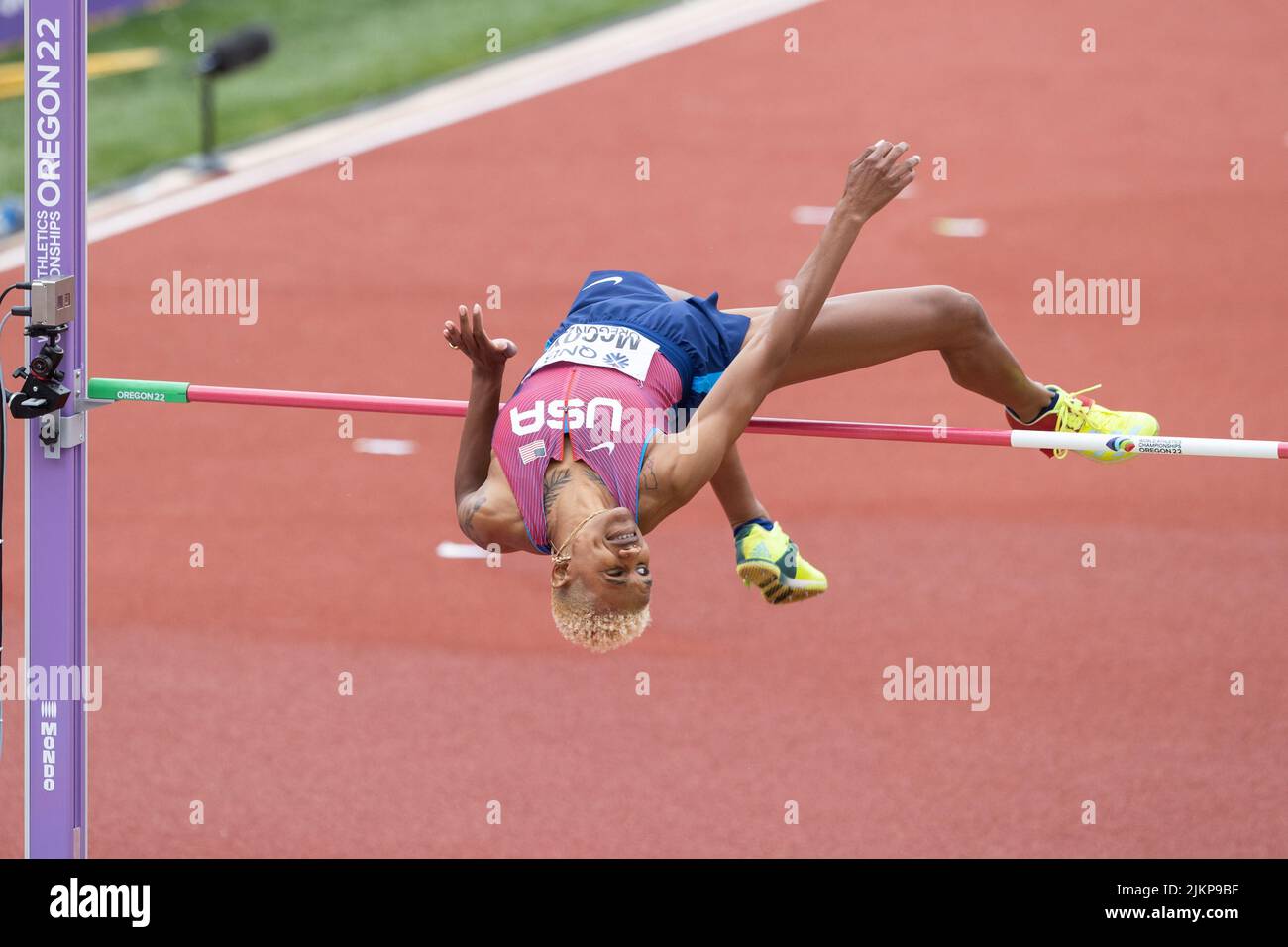 Rachel McCoy (USA) libera 6’ 2,75” (1,90) nel turno di qualificazione durante la sessione mattutina del giorno 2 del Campionato Mondiale di Atletica Oregon22 Foto Stock