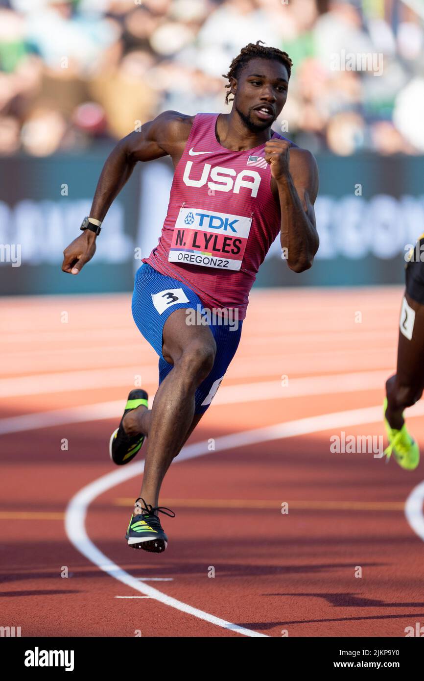 Noah Lyles (USA) si qualifica per la semifinale di 200 metri con un tempo di 19,98 durante la sessione pomeridiana del giorno 4 del Campionato Mondiale di Atletica Foto Stock