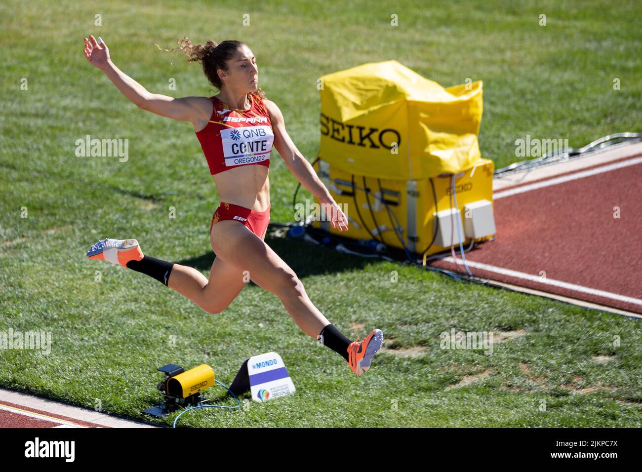 Claudia Conte (ESP) salta lungo 19-8 1/4 (6,00) nell'eptathlon durante la sessione mattutina del giorno 4 del Campionato Mondiale di Atletica Oregon22, Mo Foto Stock