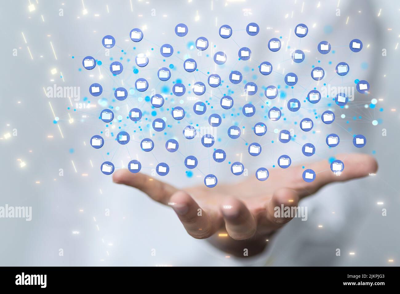 Una rete dati digitale con molti file blu in mano e rosso scuro sullo sfondo Foto Stock