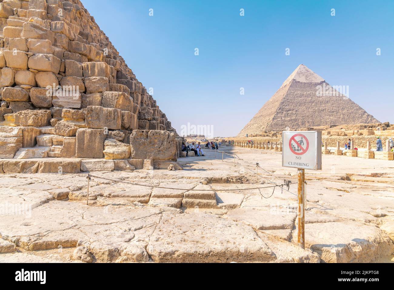Giza, Egitto; 29 luglio 2022 - una vista delle piramidi a Giza, Egitto Foto Stock