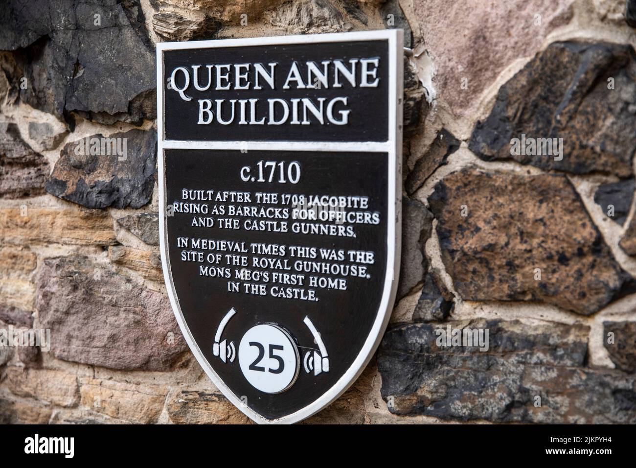 Queen Anne Building c1710 al Castello di Edimburgo, ex residenza reale e casa iniziale di Mons Meg, Scozia, Regno Unito Foto Stock
