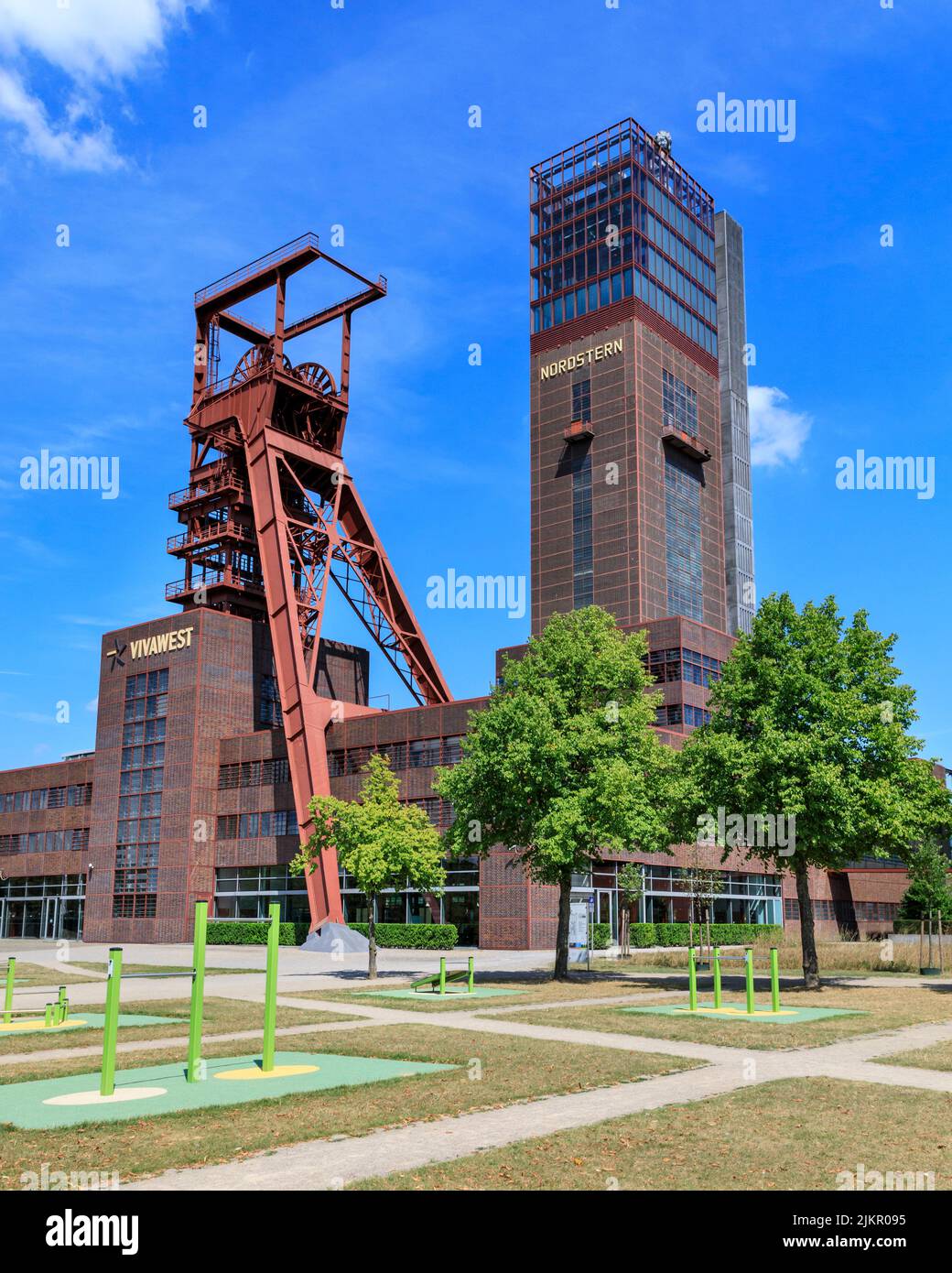 Zeche Nordstern, ex miniera di carbone duro con torre di avvolgimento a poppa a Gelsenkirchen Horst, NRW, Germania Foto Stock