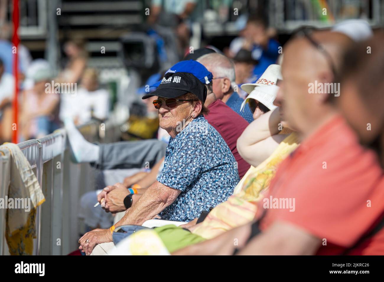 2022-08-03 10:25:02 FRANEKER - pubblico durante la partita di pallamano del PC. Il PC (Comitato permanente) è la competizione più importante dello sport frisone dell'anno. ANP JILMER POSTMA olanda OUT - belgio OUT Foto Stock