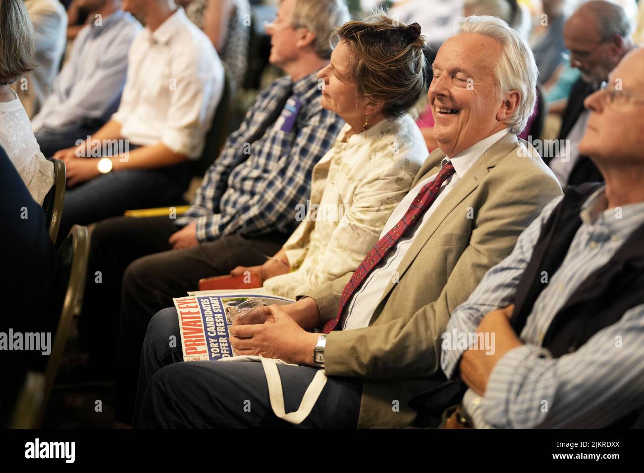 I membri del partito conservatore ascoltano il discorso di Rishi Sunak durante un evento a Ludlow, come parte della sua campagna per essere leader del Partito conservatore e del prossimo primo ministro. Data foto: Mercoledì 3 agosto 2022. Foto Stock