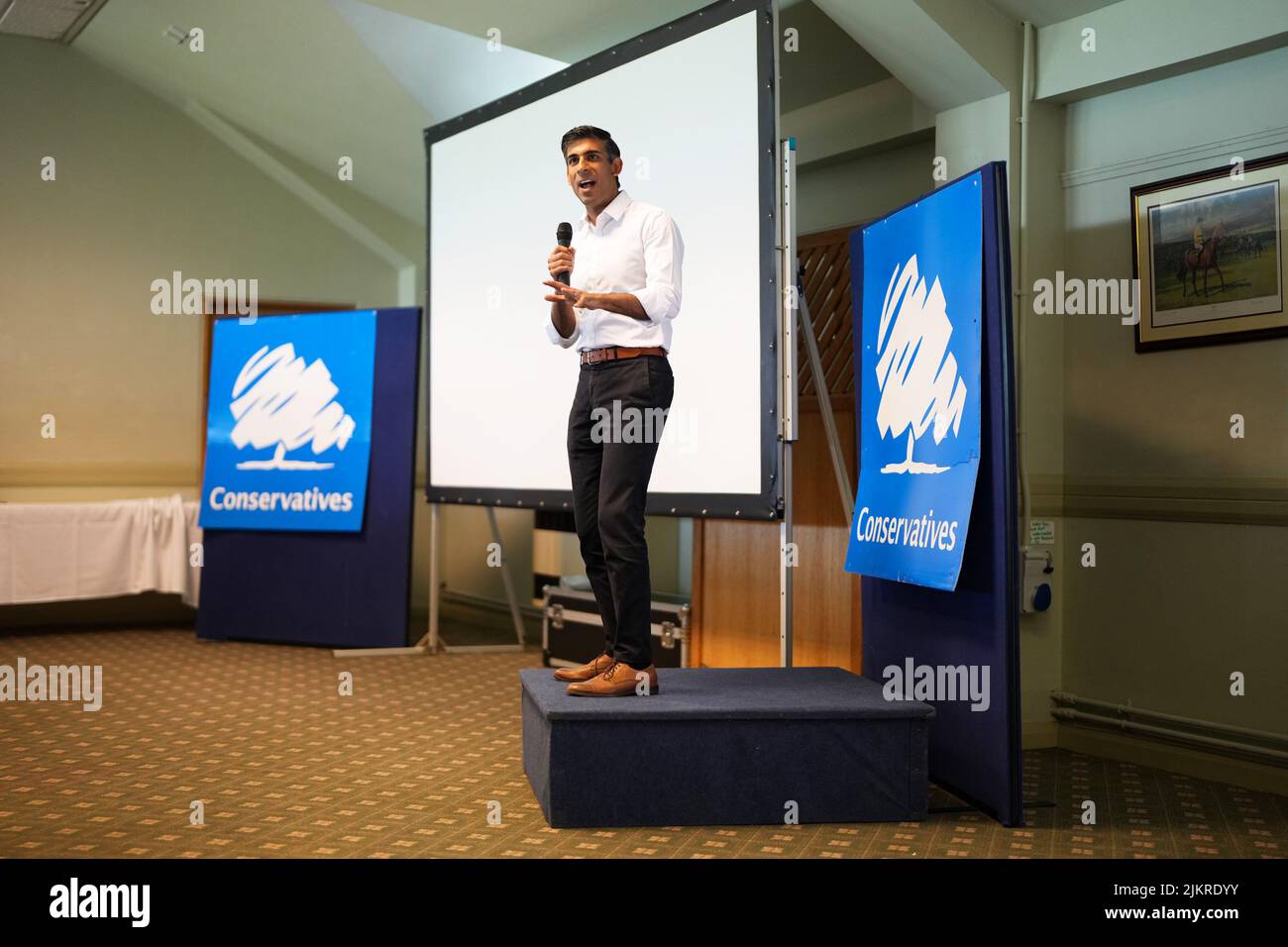 Rishi Sunak parla durante un evento a Ludlow, come parte della sua campagna per essere leader del Partito conservatore e del prossimo primo ministro. Data foto: Mercoledì 3 agosto 2022. Foto Stock