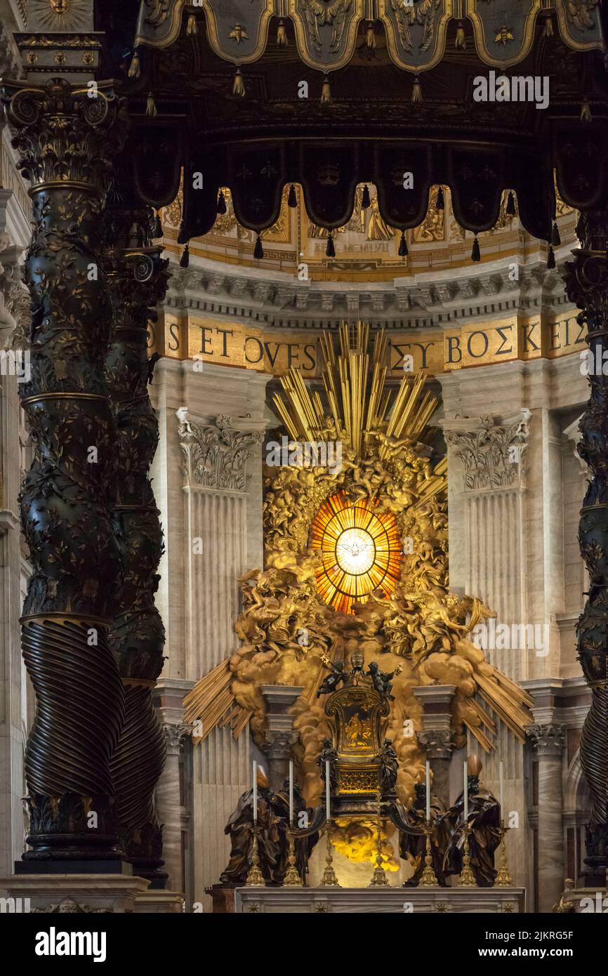 Altare maggiore della Basilica di San Pietro in Vaticano Foto Stock