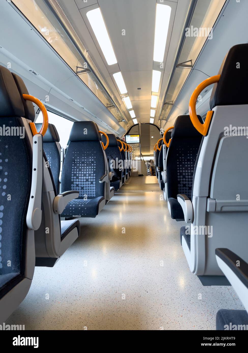 Dortmund, Germania - 06 aprile 2022: Interno del treno Rhein Ruhr Express (RRX) Siemens Foto Stock