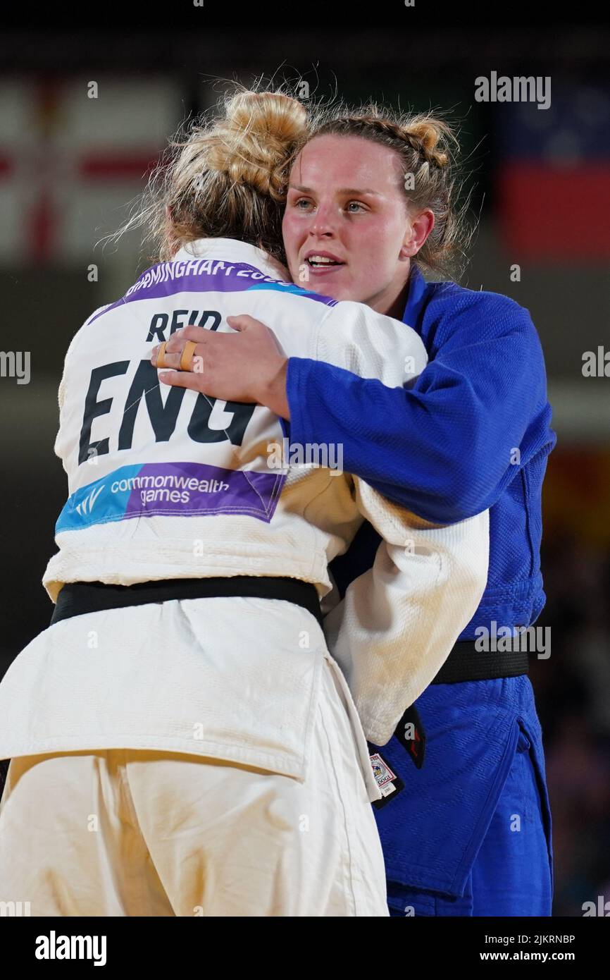Emma Reid in Inghilterra e Emma Reid in Scozia nella finale femminile del quarto 78kg alla Coventry Arena il sesto giorno dei 2022 Commonwealth Games di Birmingham. Data foto: Mercoledì 3 agosto 2022. Foto Stock